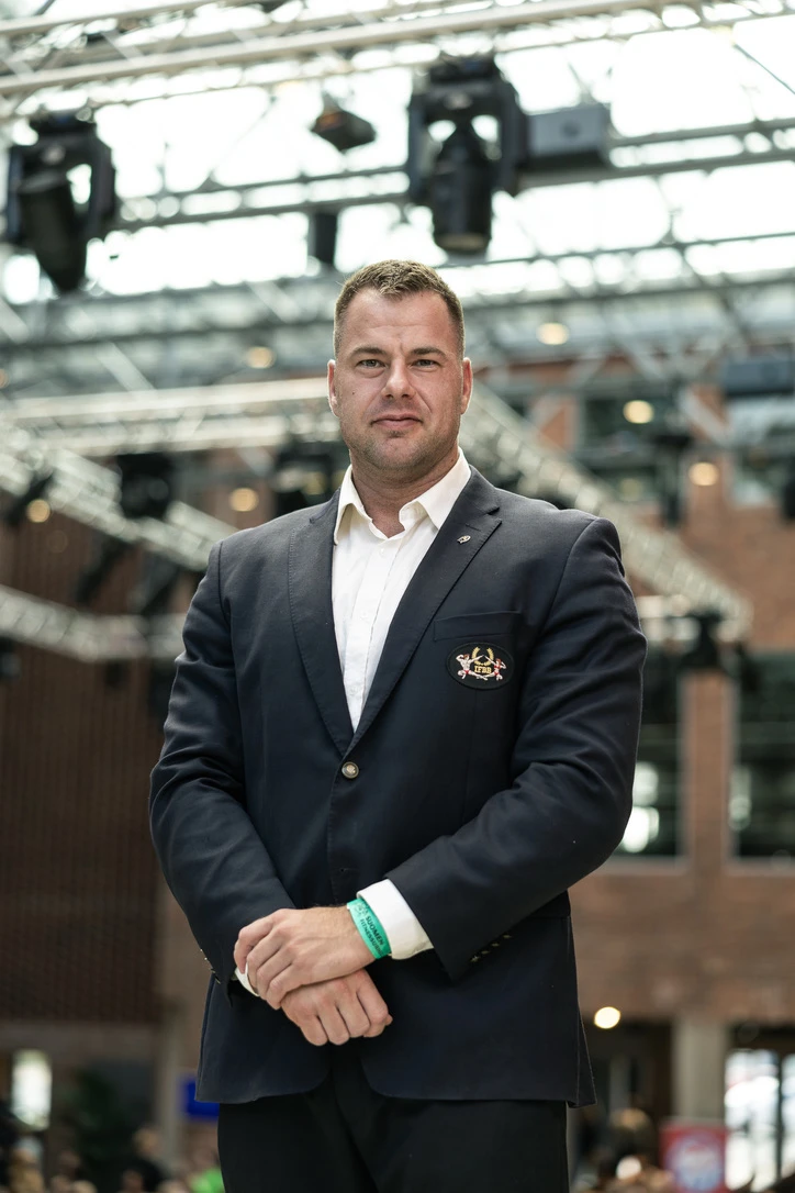 Ville Isola IFBB instructor