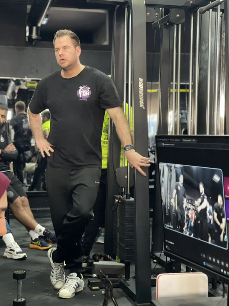 Ville kouluttamassa kansainvälisesti